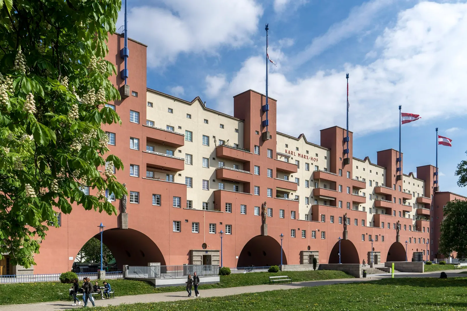 Karl-Marx-Hof housing, Vienna