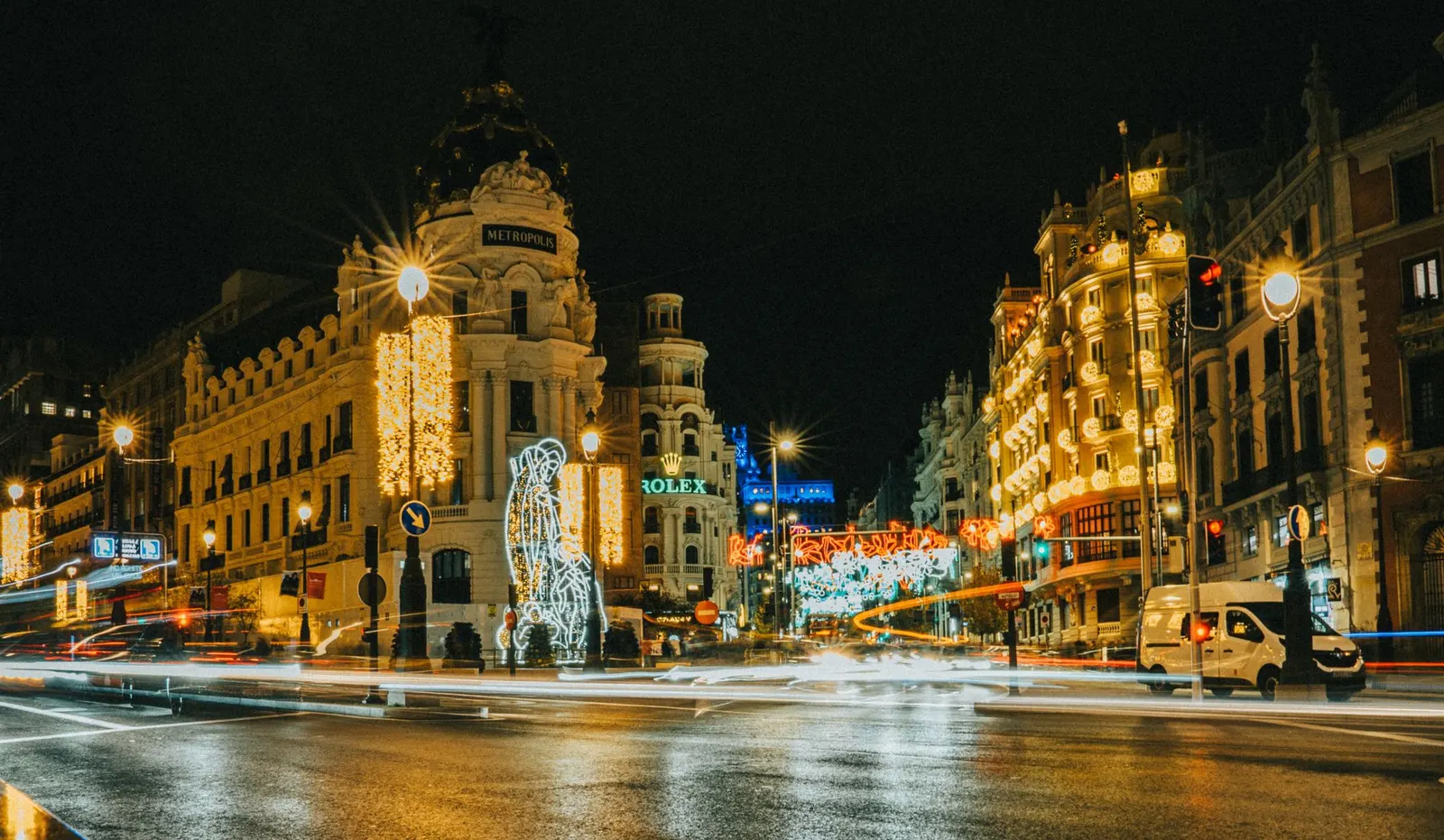 Madrid at night, the Gran Vía at the Metropolis building